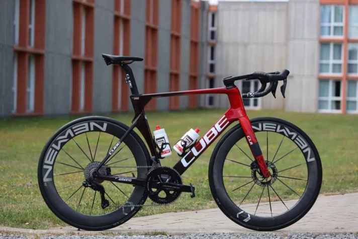 Le vélo de l'équipe Cube, tel qu'il a été utilisé par Intermarché - Wanty pendant le Tour de France 2025