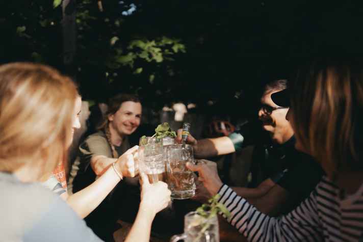 Santé, à une belle tournée commune.