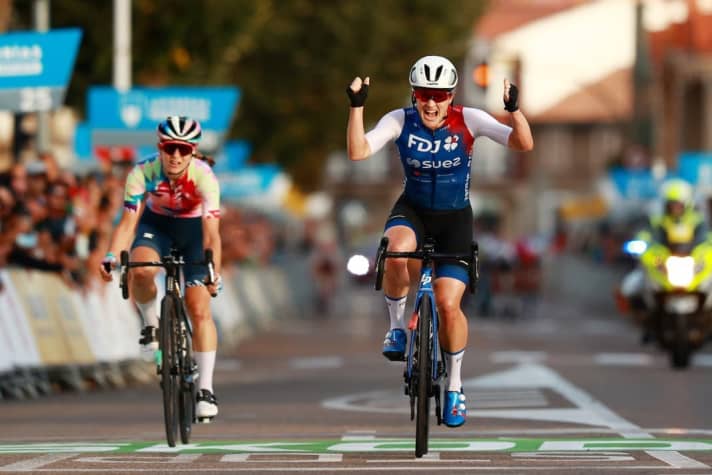 In ihrer Heimat trumpfte Grace Bown (rechts) auf und siegte bei der Tour Down Under 2023