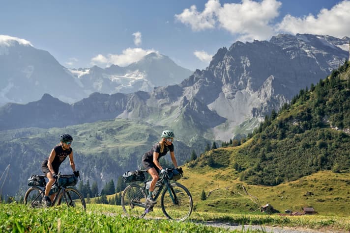 Die Passage um den Speichersee am Fallboden oberhalb der Kleinen Scheidegg wird begleitet vom Donner einstürzender Eiswände am Gletscher