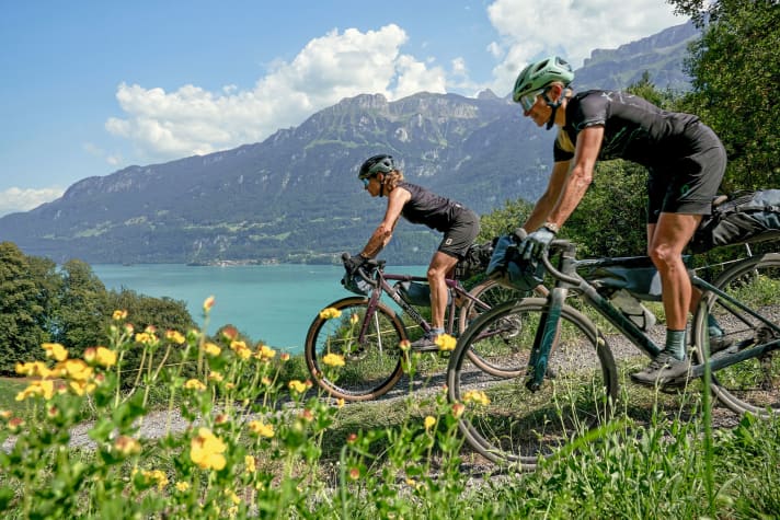 Reise mit dem Gravelbike: Erholsam sind die Wege am Brienzer See