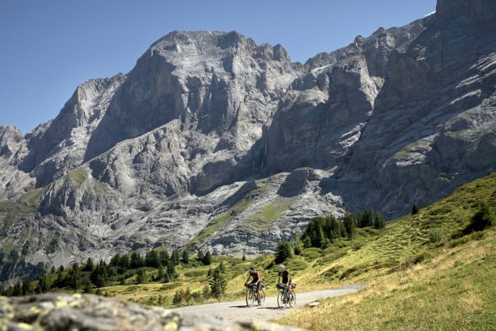Travelling by gravel bike: three days on the road with magnificent mountain scenery and wild glacier landscapes