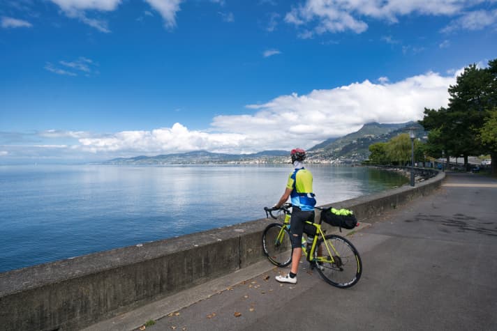 Day 5, Saanen - Montreux: Promenade along Lake Geneva