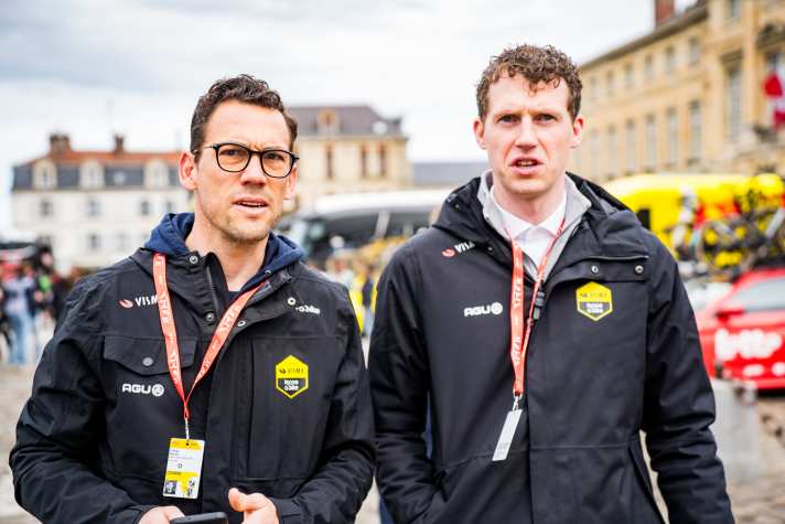 The two ex-professionals Maarten Tjallingii (l.) and Nathan Van Hooydonck now work for the hospitality programme of their former team.