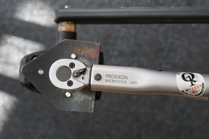 We measure a tight 16 Nm to click out