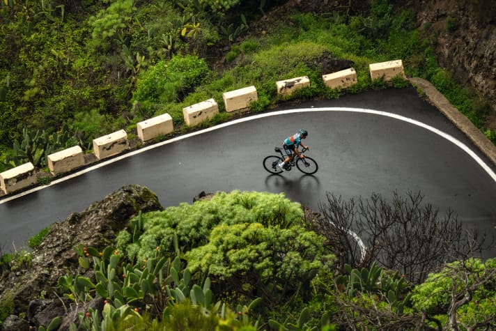 Team Bora-Hansgrohe: Die Trainingsrunden führen auch über die malerischen Bergstraßen bei Masca