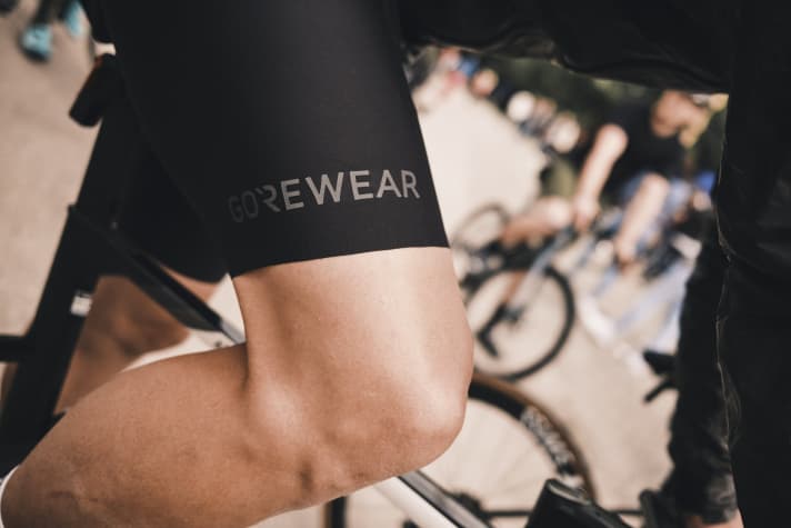 The choice of material allows the fabric to be cut easily, so there are no sharp edges or seams that scratch the skin