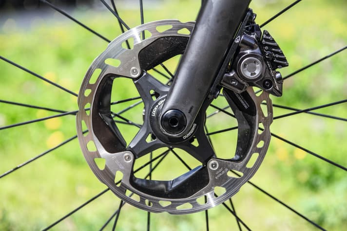 Bissig und extrem feinfühlig: Die Scheibenbremse macht gefühlt den größten Sprung. Das Problem überhitzender Scheiben besteht für schwere Fahrer weiterhin