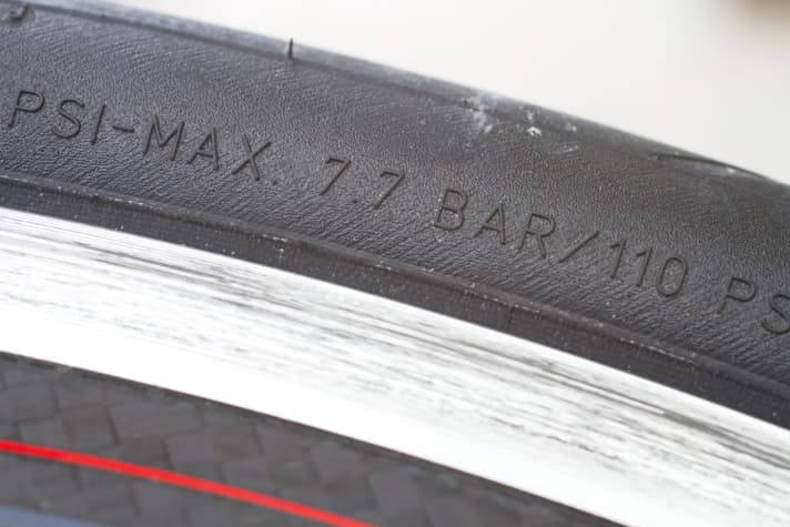   Limitiert: Der zulässige Druck beim 25 mm breiten P Zero beträgt 7,7 bar, gefertigt wird in Frankreich