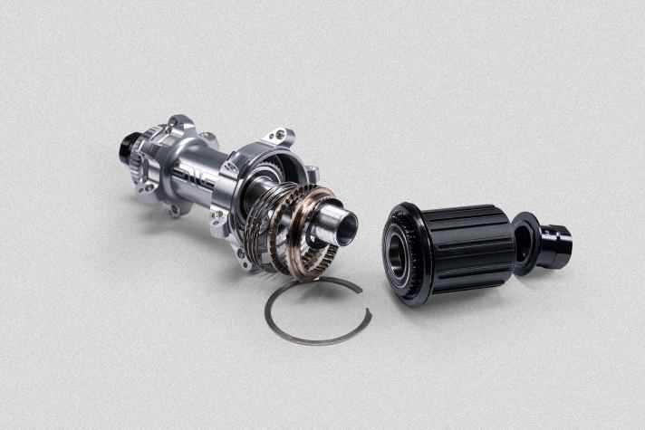 tour/enve-ses-pro-tadej-wheel-1135_1d9cef1863711af65bc14c74a4b87ae4