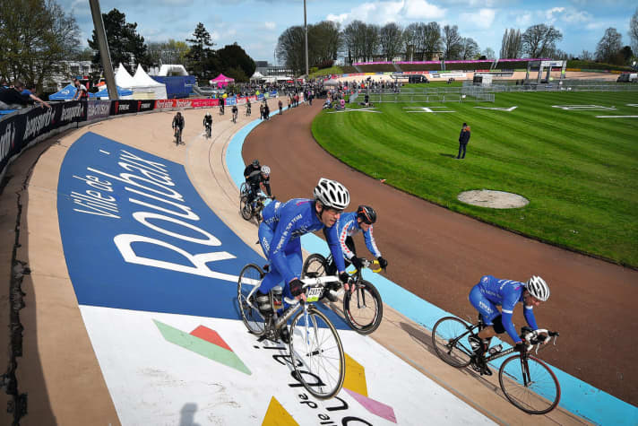  Die Ehrenrunde im Velodrom von Roubaix belohnt alle Tapferen