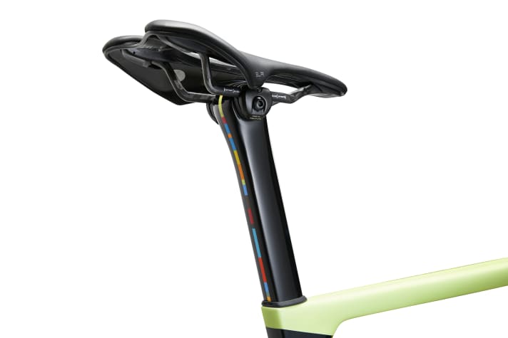 Un autre détail est la bande colorée sur la tige de selle, typique de Paul Smith.