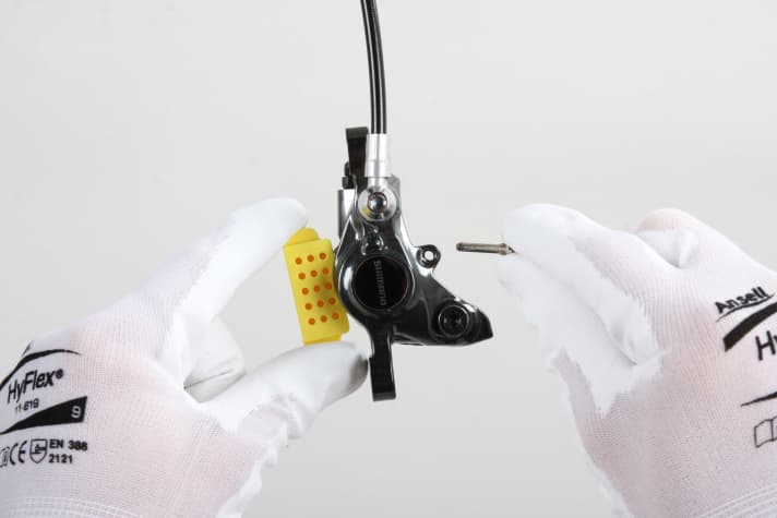  After removing the brake pads, you can insert a bleeding block.