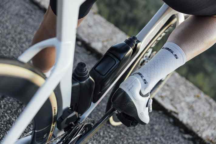 Systemintegration: Das „Aero-Kit“ mit windschnittigen Trinkflaschen ist leider nur eingeschränkt praxistauglich