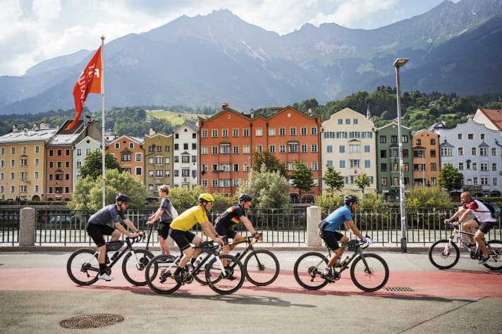 Willkommene Abwechslung zur sonst ruhigen Strecke am Inn: die quirlige Tiroler Landeshauptstadt Innsbruck