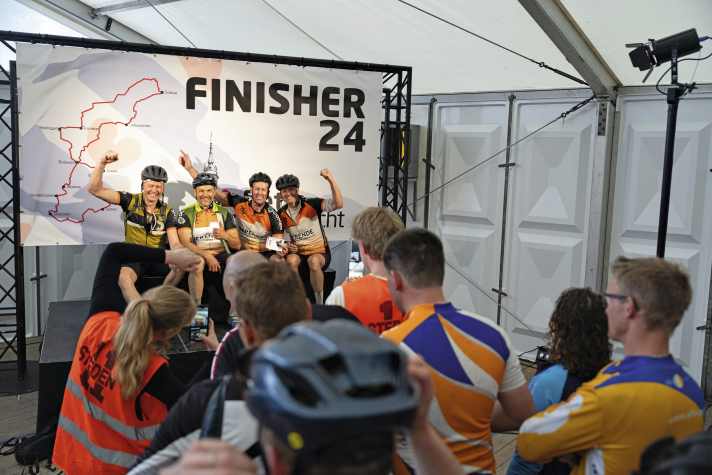 Finis : tous les finishers reçoivent une photo dans la tente d'accueil à l'arrivée.