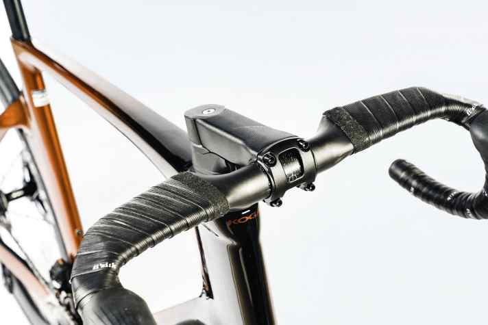 Klassiker: Beim teilintegrierten Cockpit sind Vorbau und Lenker trennbar.