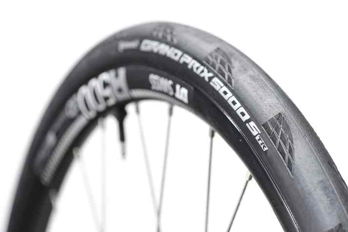 Höherwertige Reifen stehen an erster Stelle, um ein einfaches Rennrad zu verbessern