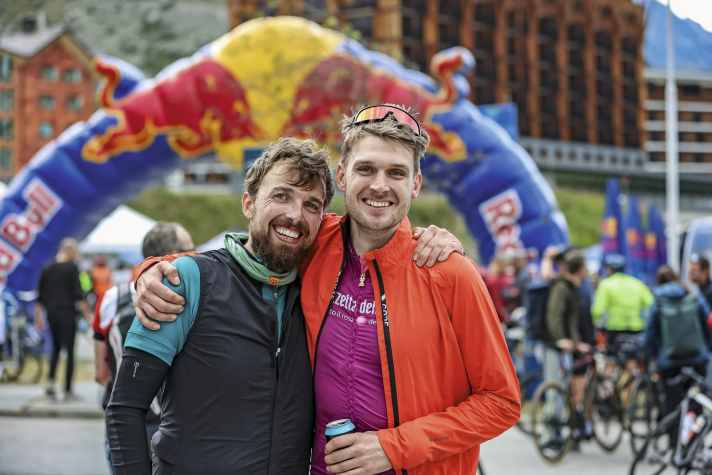 Mario Wandpflug und David Gasser sind glücklich über die bestandene Prüfung auf der Gold-Tour