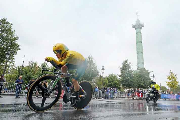 Grace Brown on her way to gold in the Olympic time trial
