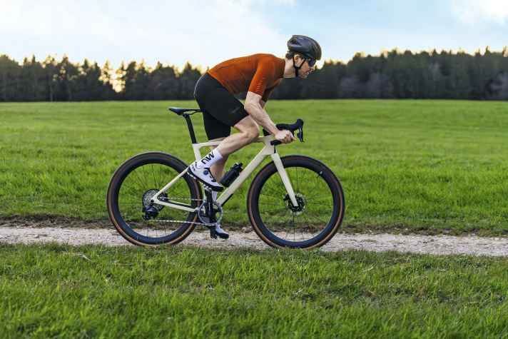 Gravelbikes entwickeln sich rasant, manche ­Modelle wirken wie ein Blick in die Zukunft – zum Beispiel das neue Rose Backroad