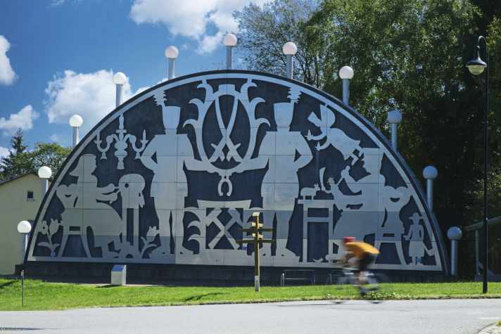 Shining - symbol of the mining region: the world's largest candle arch in Johanngeorgenstadt