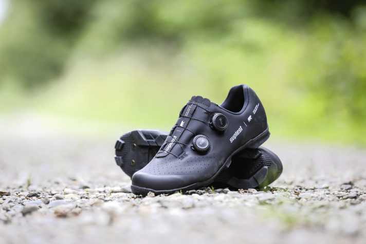 Egal ob Gravel-Race oder schnelle Trail-Tour: Die Suplest XC/Gravel Performance bringen die Power aufs Pedal, Komfort an die Füße und selbst beim Laufen besteht keine Stolpergefahr
