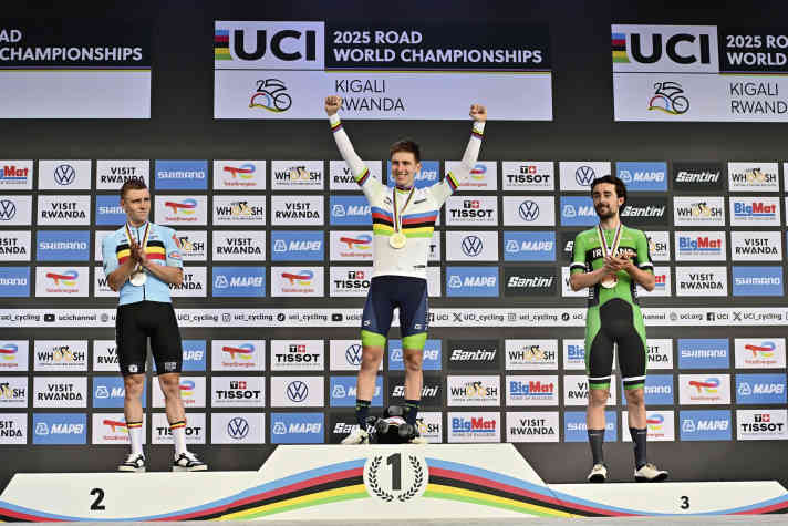 Les trois meilleurs chez les hommes : Remco Evenepoel, Tadej Pogačar et Ben Healy