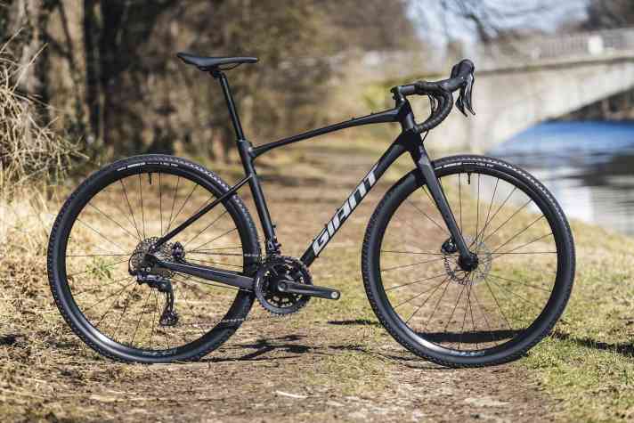 Giant Revolt 0: €1,999 // Weight of complete bike: 10.1 kg