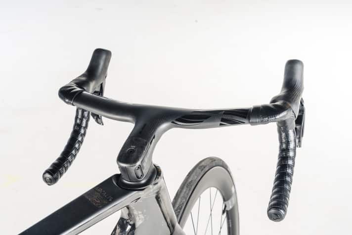 Fast, but expensive - the handlebar combi is a component of the good aerodynamics, but costs 449 euros in the surcharge list