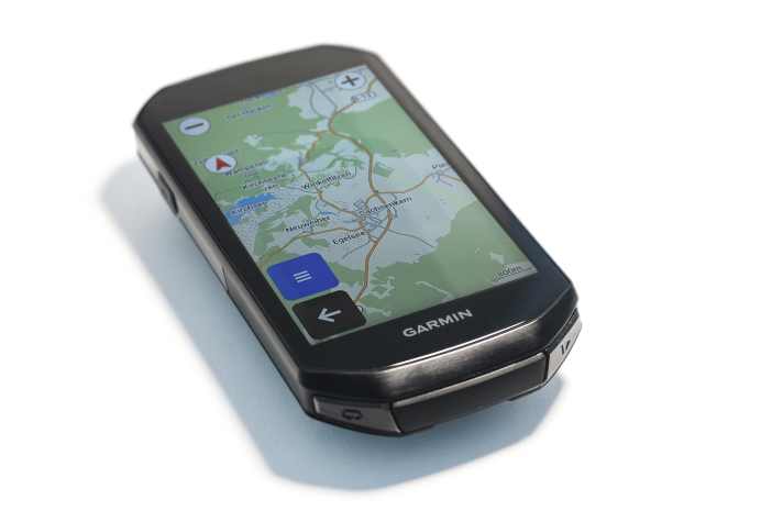 La nouvelle génération : le nouveau Garmin Edge 1050 est doté d'un écran tactile LCD brillant et haute résolution.