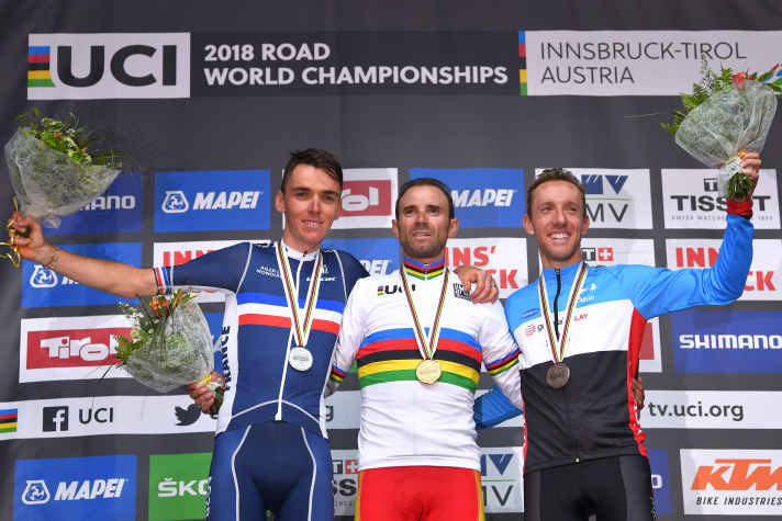 Performance de pointe : Bardet (à gauche) remporte la médaille d'argent derrière Alejandro Valverde (au centre) et devant Michael Woods lors des championnats du monde 2018 à Innsbruck.