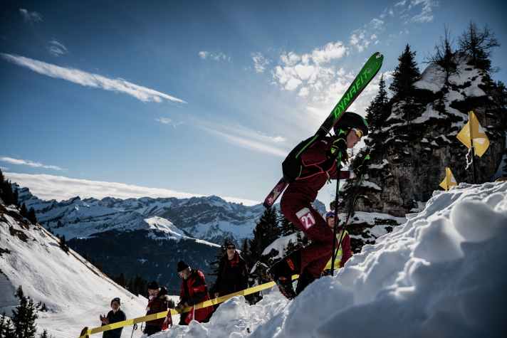 Antonia Niedermaier als Skibergsteigerin bei den olympischen Jugendspielen 2020 in der Schweiz