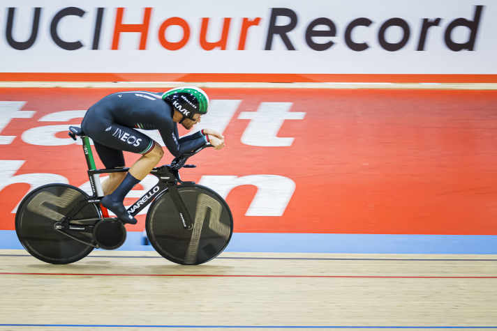 Filippo Ganna on his way to the world record