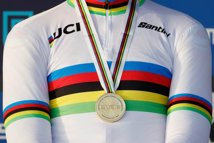 The world champion of the Gravel World Championship can wear the rainbow jersey for a year