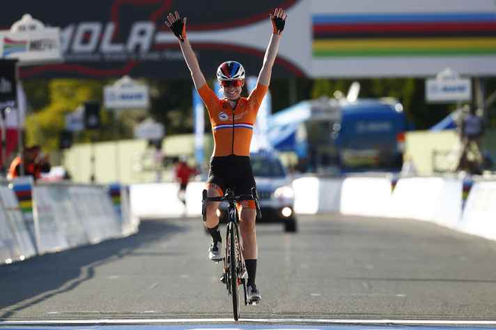 Lors des championnats du monde 2020, Anna van der Breggen a remporté la course et a été couronnée championne du monde.