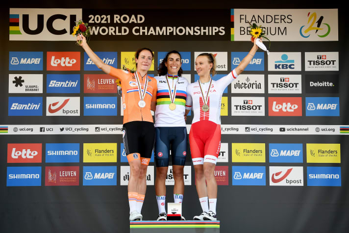 Elisa Balsamo (centre) was allowed to wear the rainbow jersey for a year after her 2021 world championship title
