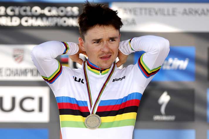 Déjà champion du monde de cyclocross et de VTT, il lui manque encore le titre sur route : Tom Pidcock
