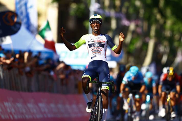 Biniam Girmay wins the 10th stage of the Giro 'd Italia 2022