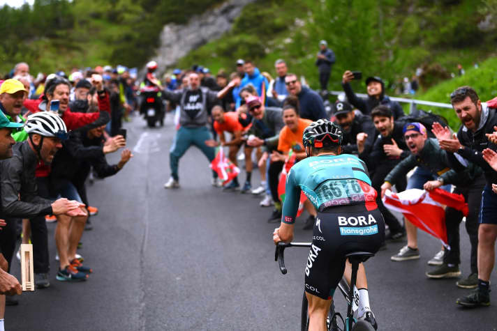 Jai Hindley on the Fedaia Pass on his way to victory at the Giro d'Italia 2022