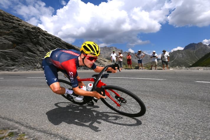 Tom Pidcock wins the stage to Alpe d'Huez