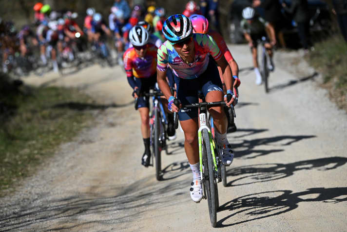 In attack mode: Ricarda Bauernfeind (front) at Strade Bianche 2023