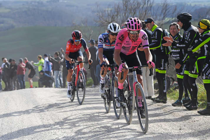 Strade Bianche - Le héros local Alberto Bettiol a lancé une attaque décisive dans le secteur de gravel le plus long.