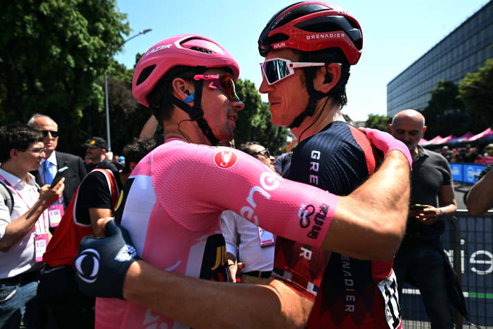 Geraint Thomas congratulates Primoz Roglic