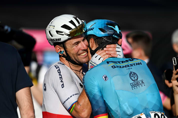 Mark Cavendish celebrated his 17th stage win in the Tour of Italy on the final day of the 2023 Giro d'Italia, making him the oldest stage winner. Team-mate Luis Leon Sanchez congratulates.