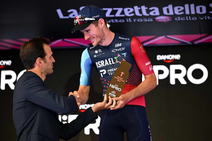 Derek Gee a été élu coureur le plus combatif du Tour sur le podium à Rome.