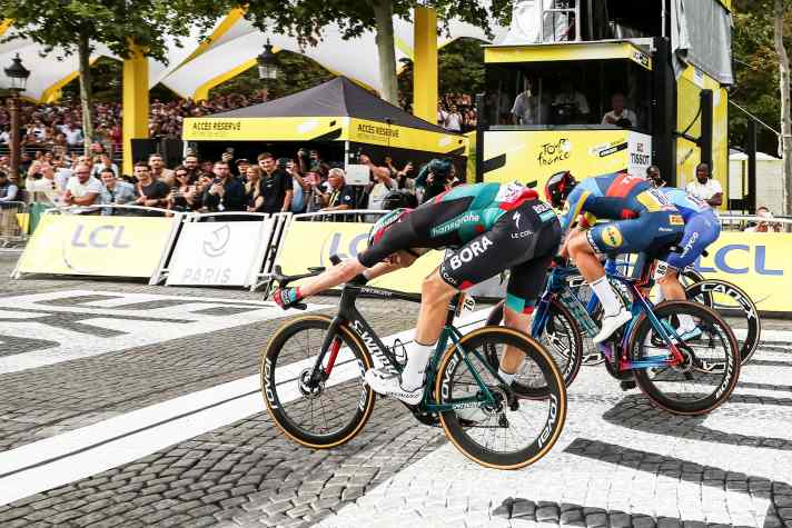 Vorerst letzter Sieger in einem Massensprint auf den Champs-Élysées: Bora-Profi Jordi Meeus im Jahr 2023