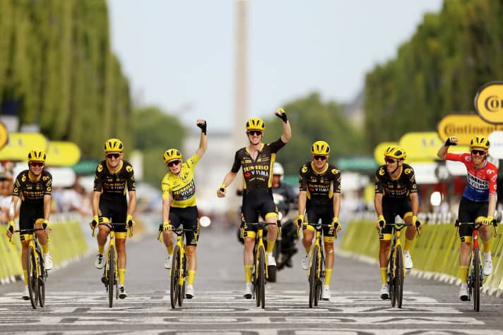 Dominateurs : Il faut les battre : l'équipe du Tour de Jumbo-Visma avec le vainqueur Jonas Vingegaard.