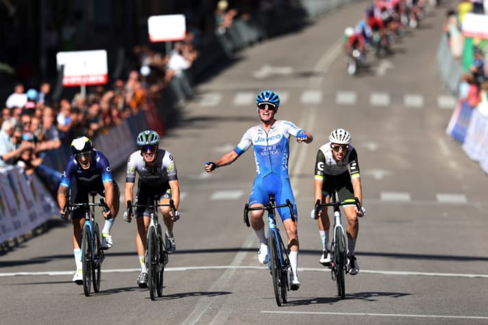 Engelhardt célèbre sa victoire dans la 1ère étape de la Vuelta Castilla y Leon