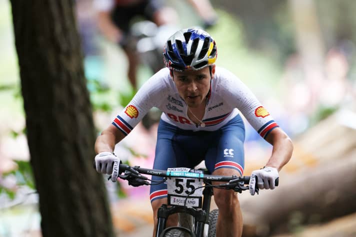 Neben dem Straßensport ist Thomas Pidcock weiterhin im Gelände aktiv. 2021 wurde er Olympiasieger, 2023 Weltmeister im Cross Country.